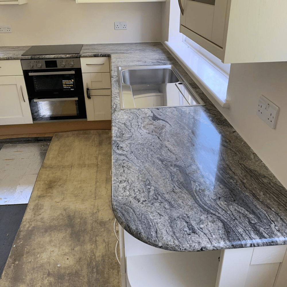 plan de travail en granit gris BRANCO PIRACEMA