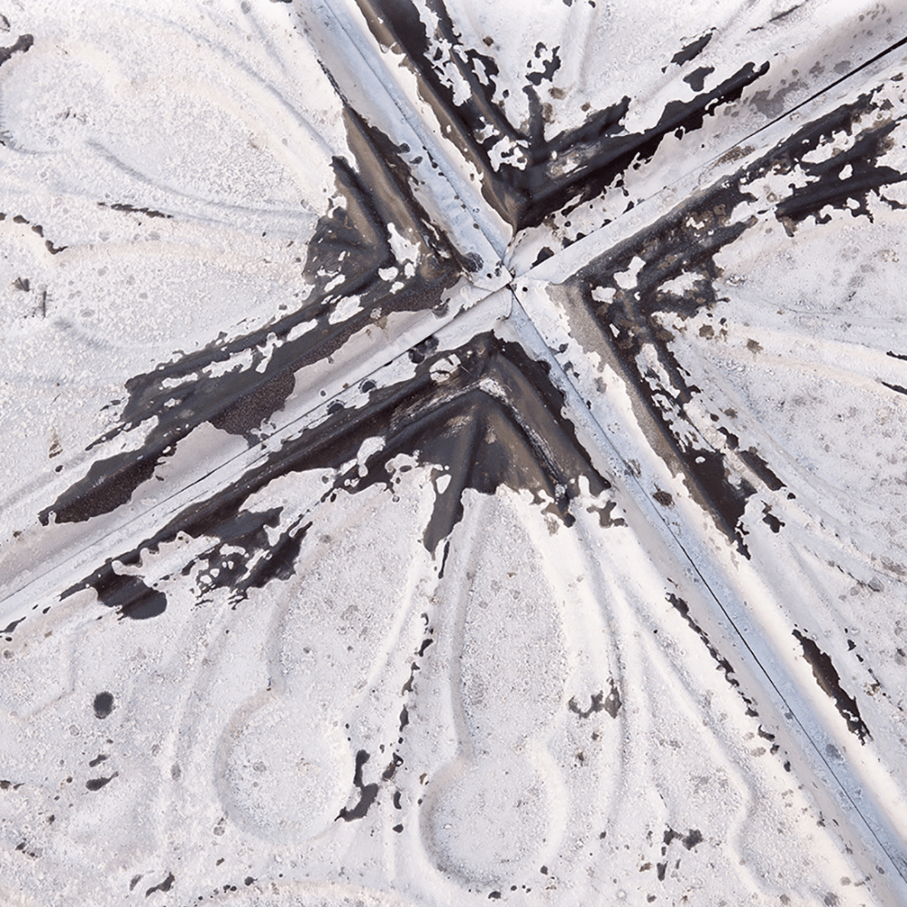 plaque métallique vintage blanche