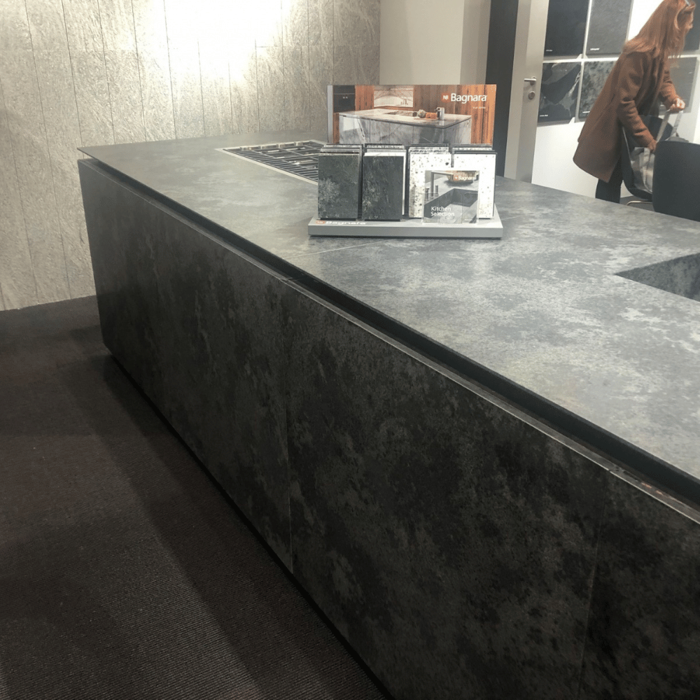 ilot central de cuisine en granit gris
