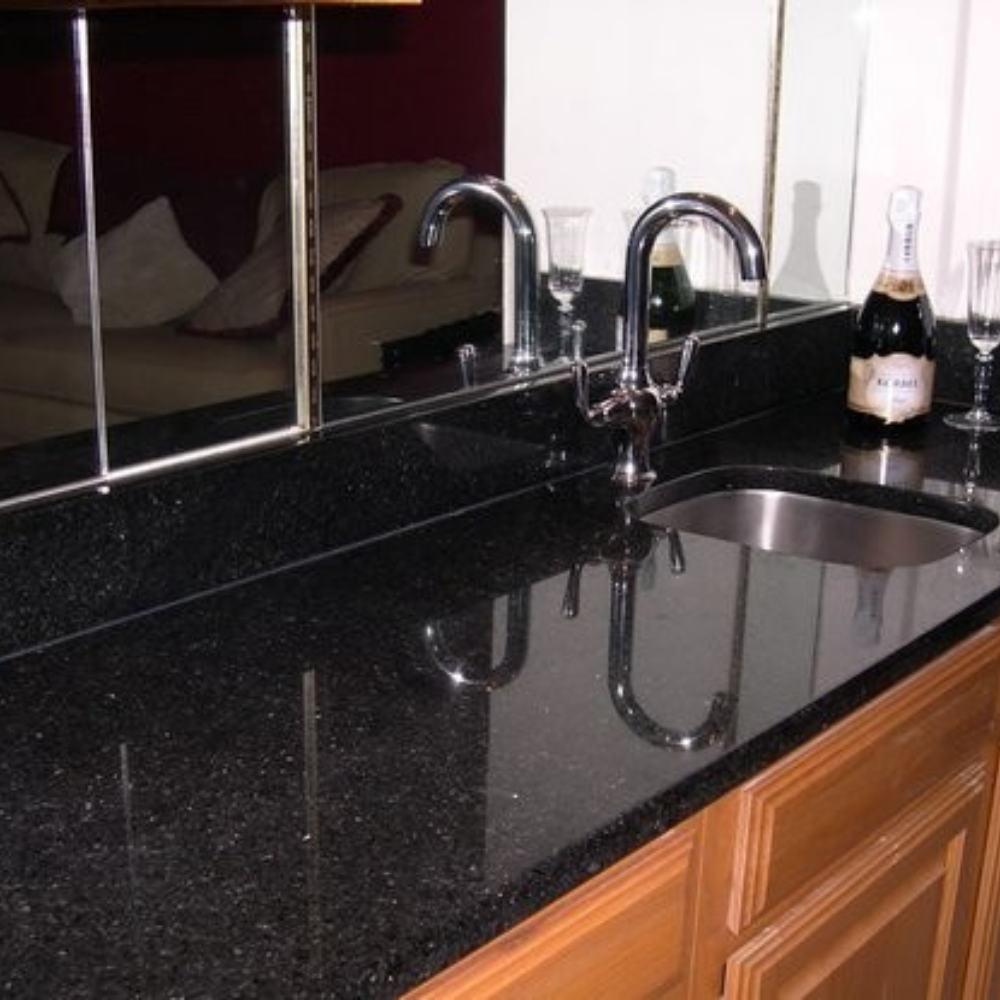 ilot central en granit noir