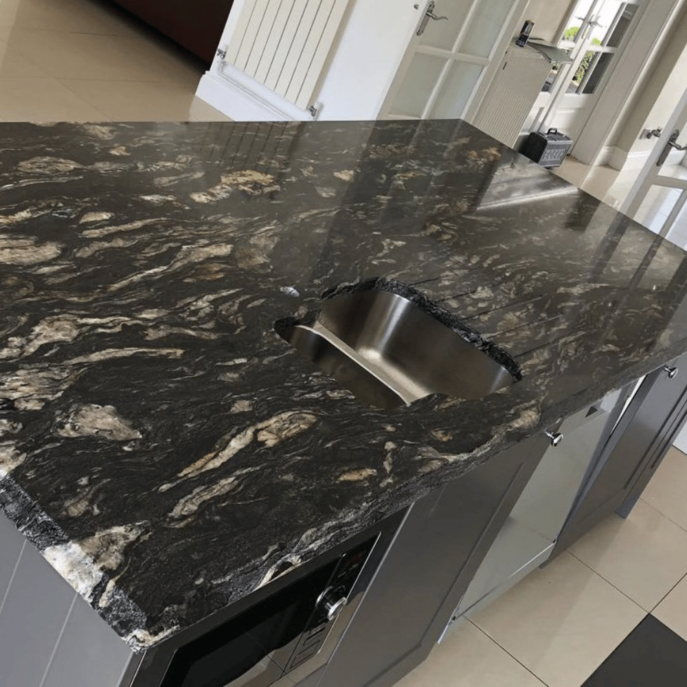 Plan de travail granit noir "COSMIC BLACK"