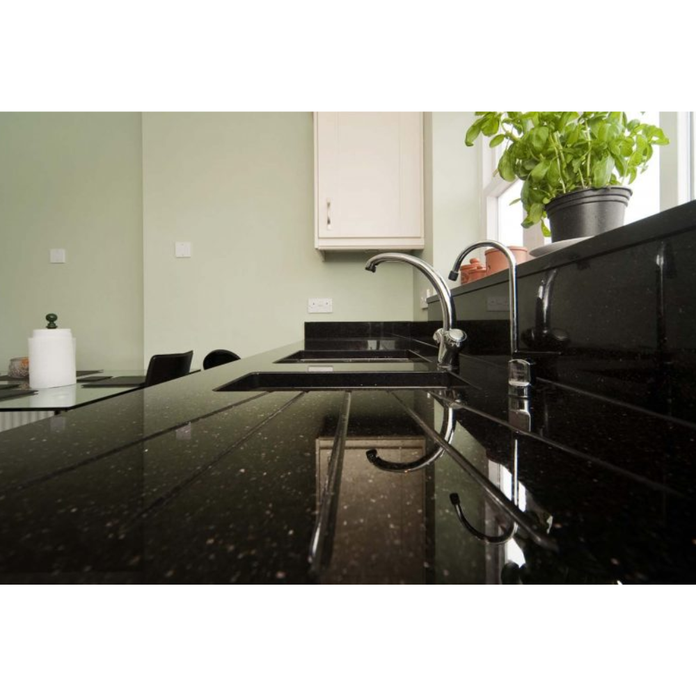 Plan de travail granit "Noir Galaxy"