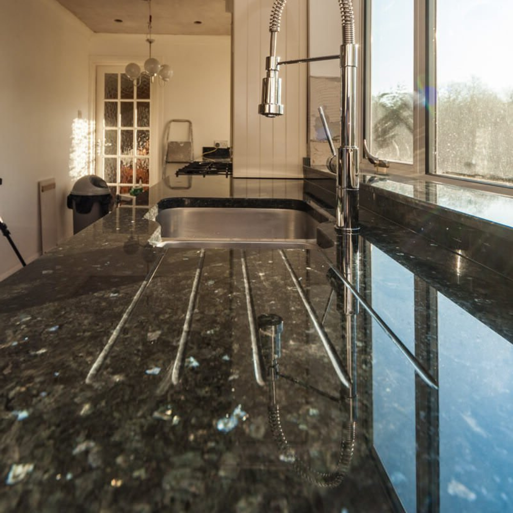 Plan de travail granit Vert "Emerald Pearl"