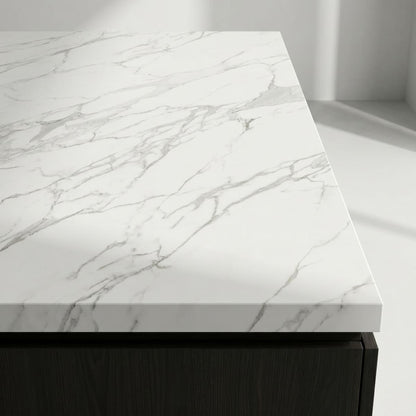 Plan de travail céramique effet marbre blanc veiné gris Neolith Calacatta sur mesure