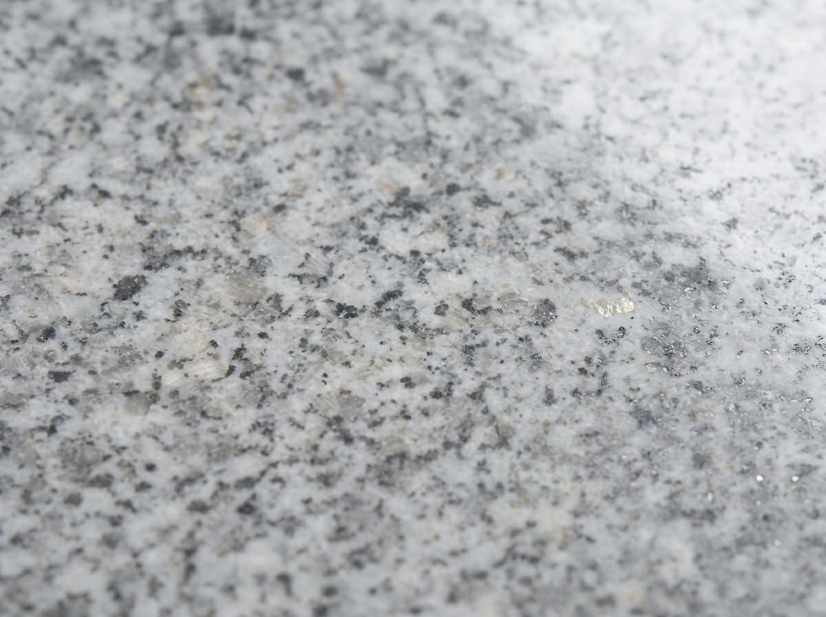 Granit Cinza Evora gris clair texture naturelle plan de travail sur mesure